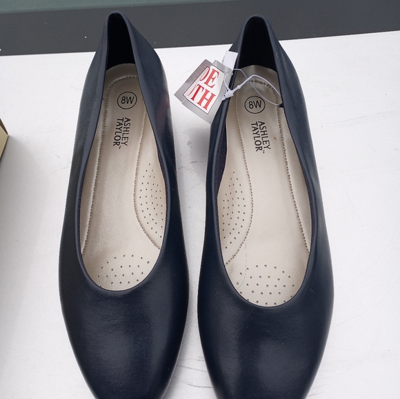 Vintage AshleyTaylor Flats Size 8W - Picture 5 of 5